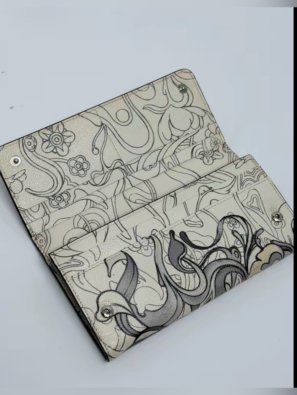 Prada EUC Limited Edition rabbit print by James Jean - Picture 6 of 8